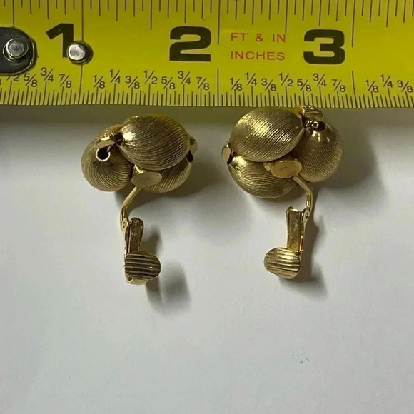 RARE ALICE CAVINESS NECKLACE AND MATCHING CLIP ON EARRINGS. 😍 - Picture 9 of 10